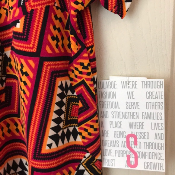 LuLaRoe classic tee size small - Picture 4 of 4